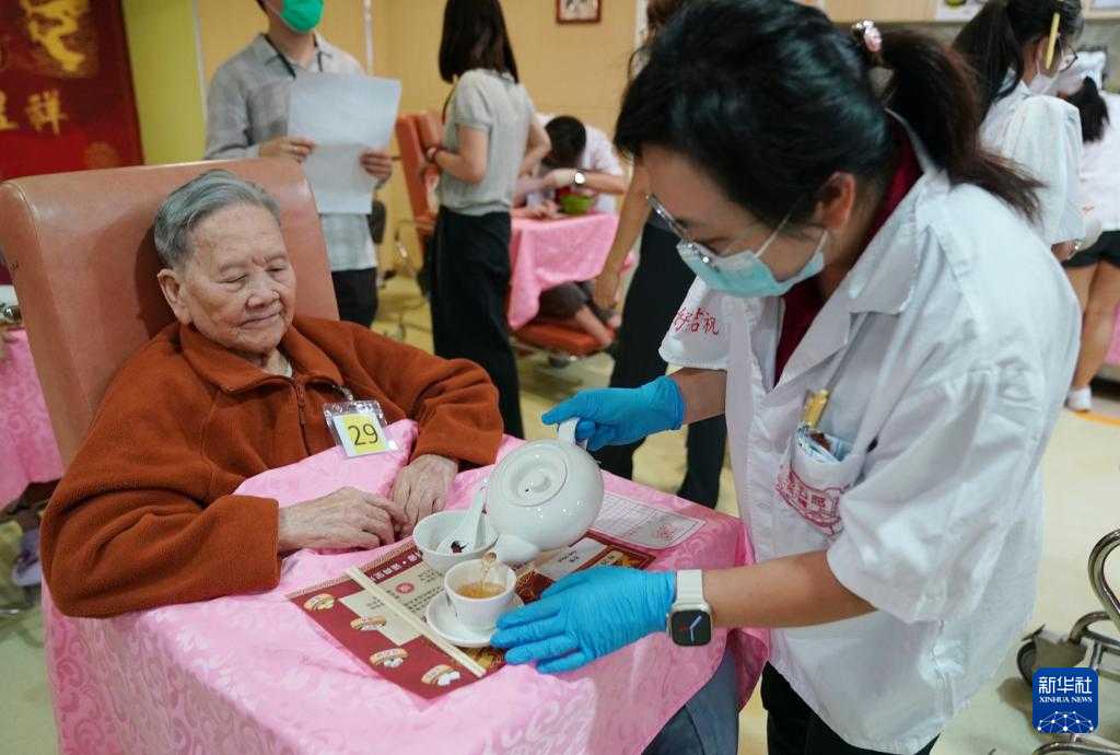 暖心软餐点亮香港长者暮年生活